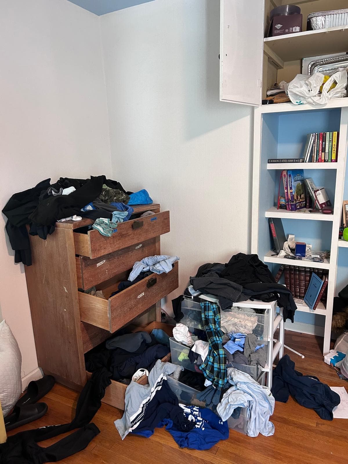 Kids room before organization